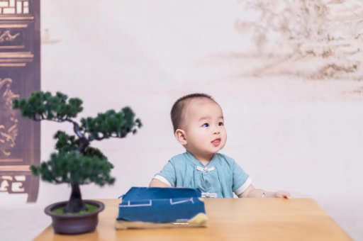 珠海怀孕肚子中间凹两边凸